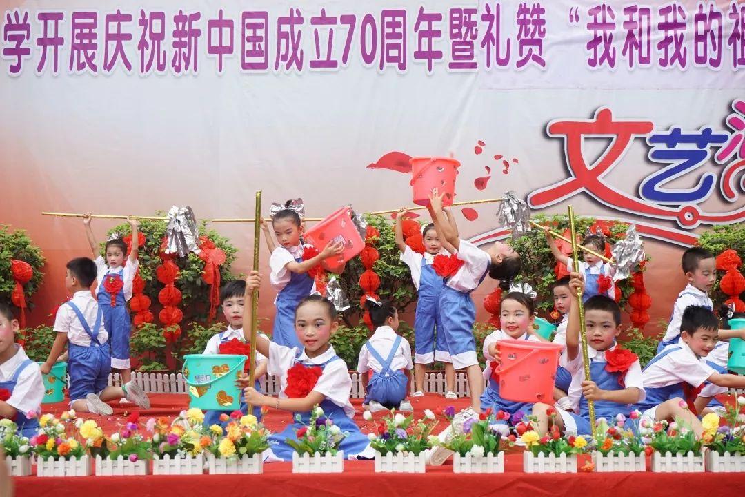 可爱吊带裙